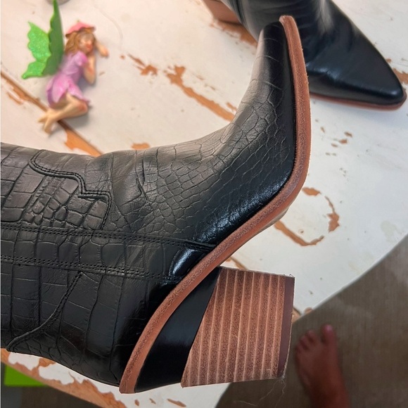 Gianni Bini Boots - Picture 8 of 16